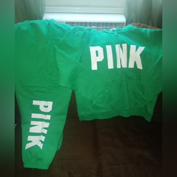 New Pink sweatsuit size XL - Picture 1 of 1